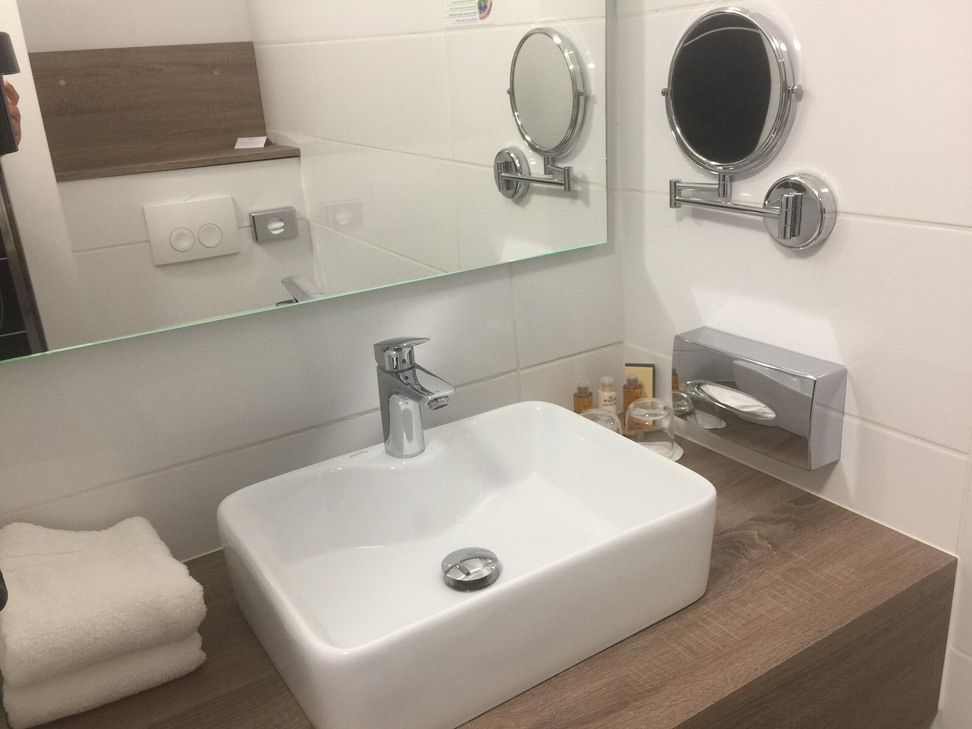 Best Western Le Vauban Prades  Bagian luar foto
