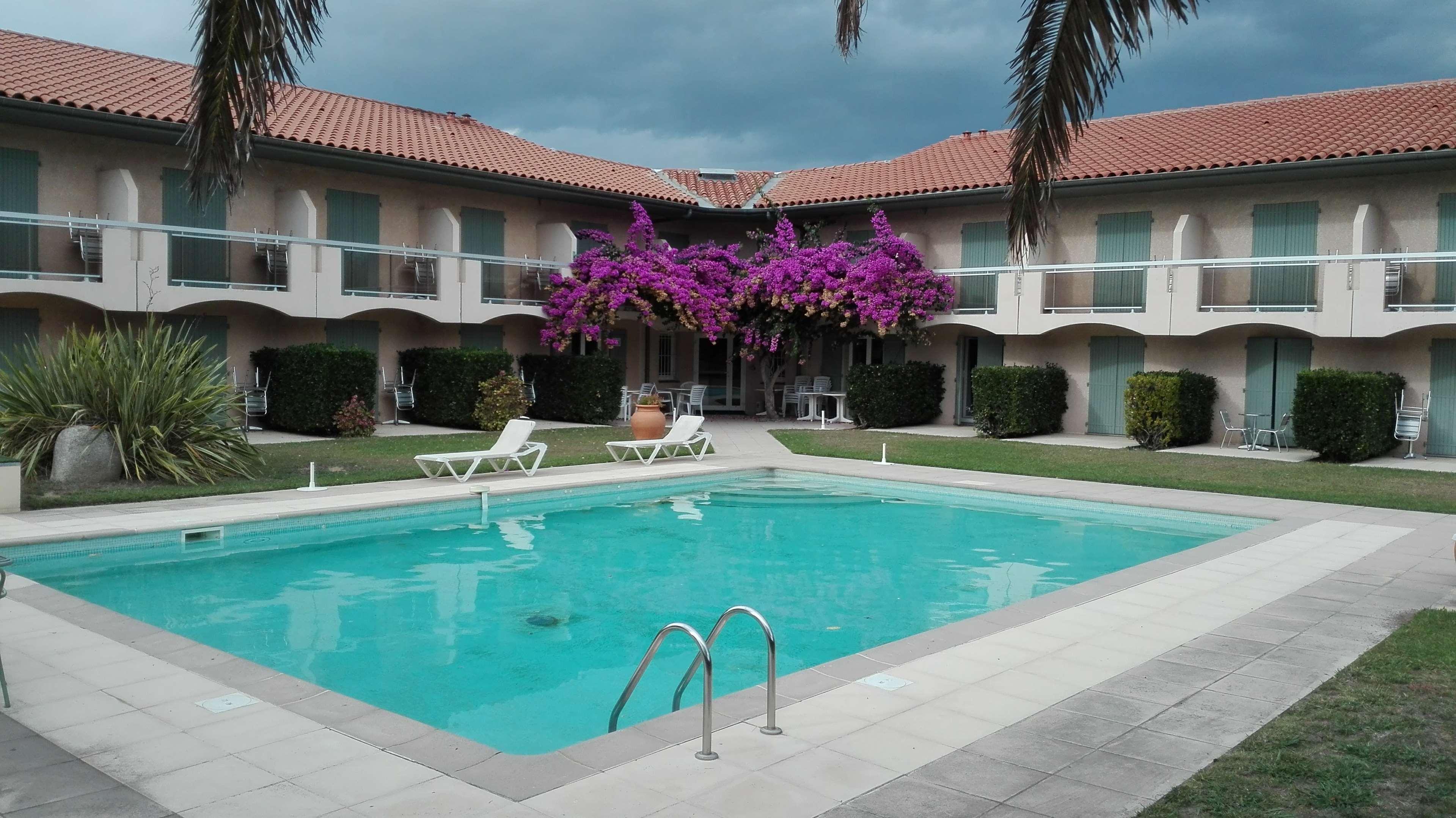 Best Western Le Vauban Prades  Bagian luar foto